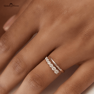 Elegant Twisted Diamond Band