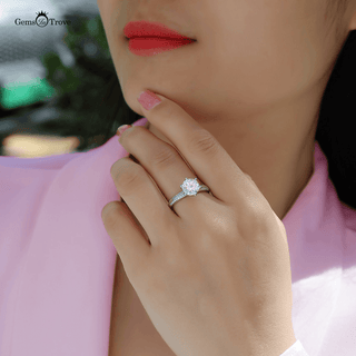 Exquisite Moissanite Engagement Ring