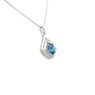 Oval Sapphire White Gold Pendant