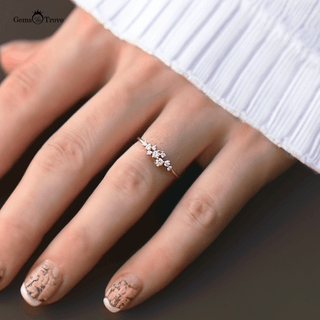 Round Cut Diamond Cluster Ring