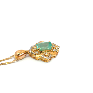 Emerald Heirloom Halo Necklace