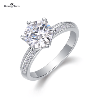 Exquisite Moissanite Engagement Ring