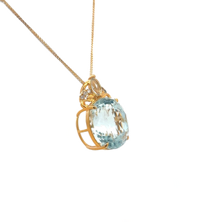 Oval Aquamarine Petite Pendant