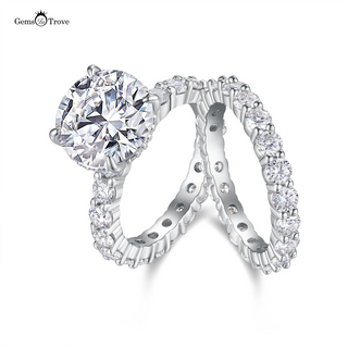 Round Cut Moissanite Engagement Ring