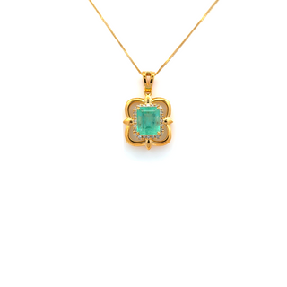 Emerald Glow Royale Pendant