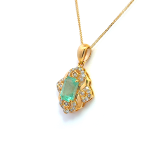 Emerald Heirloom Halo Necklace