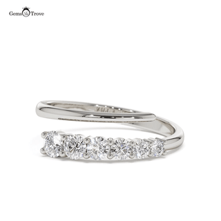 Elegant Twisted Diamond Band