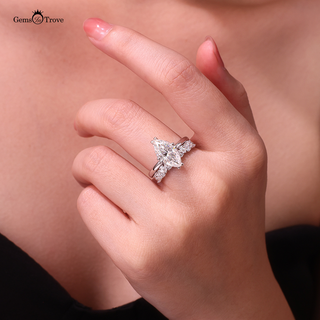 Selena Gomez's Engagement Ring Style