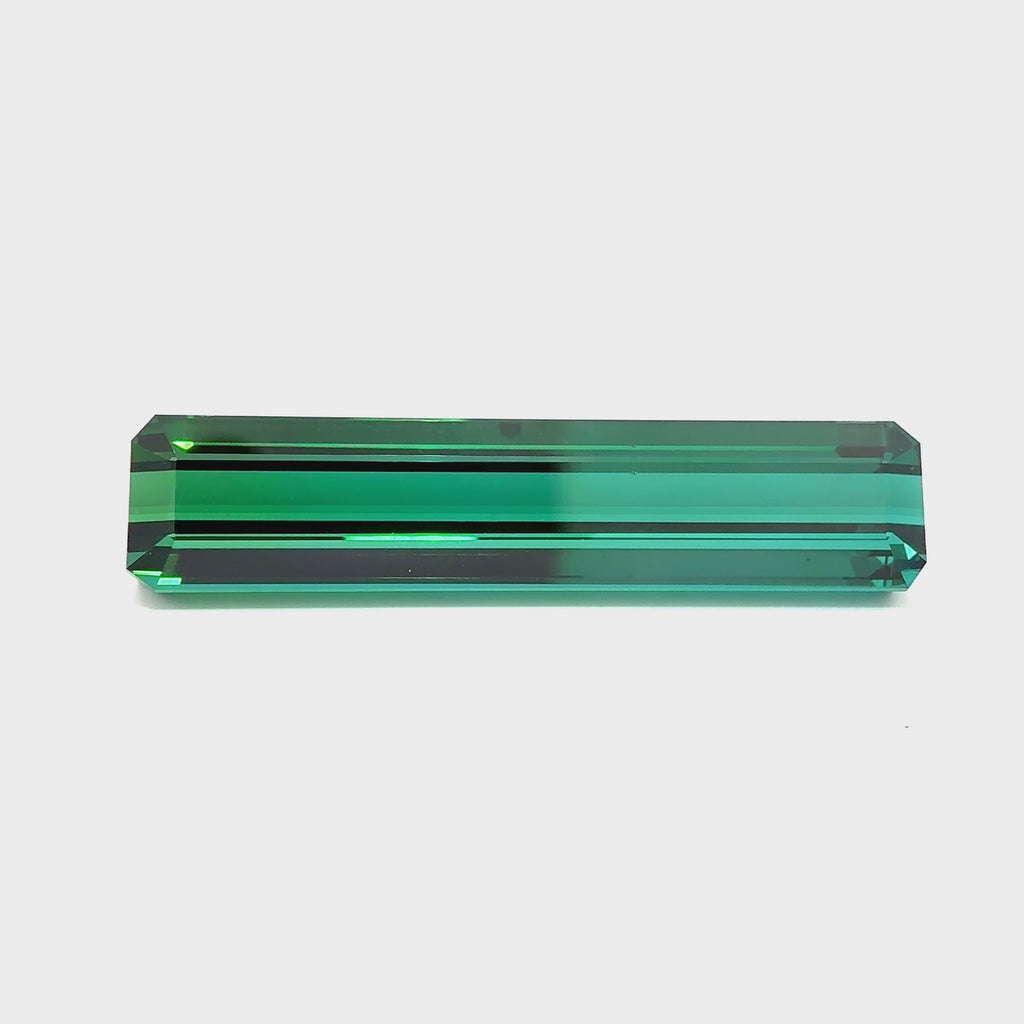 Video showing the tourmaline's size and shine.